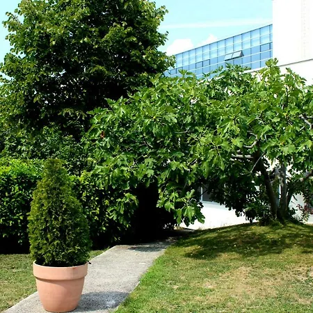Spring Apartment Split