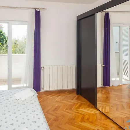 Spring Apartment Apartment Split
