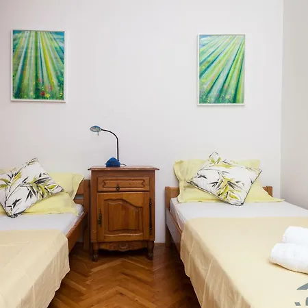 Spring Apartment Apartment Split