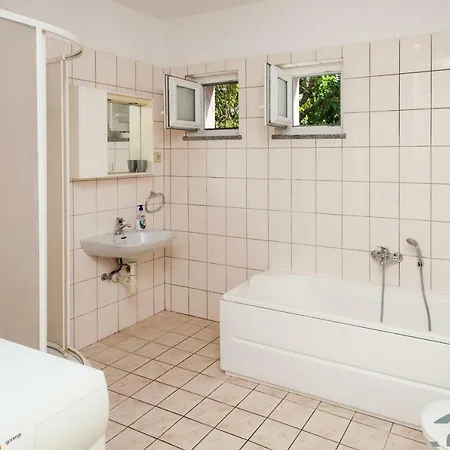 Apartment Spring Apartment Split